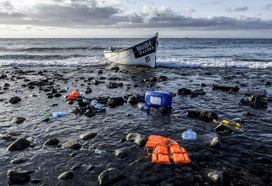 Barca encallada en la playa
