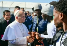 El mensaje del Papa en Canarias: dignidad humana sí, inmigración irregular como solución no.